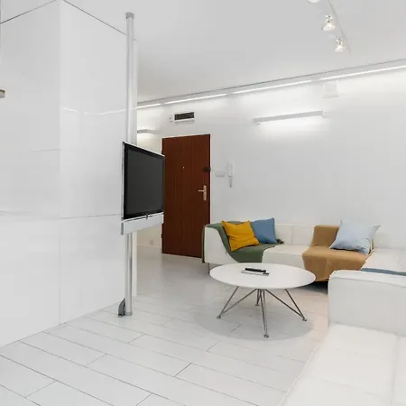 Modern Minimalism Near Old Market By Renters Apartament